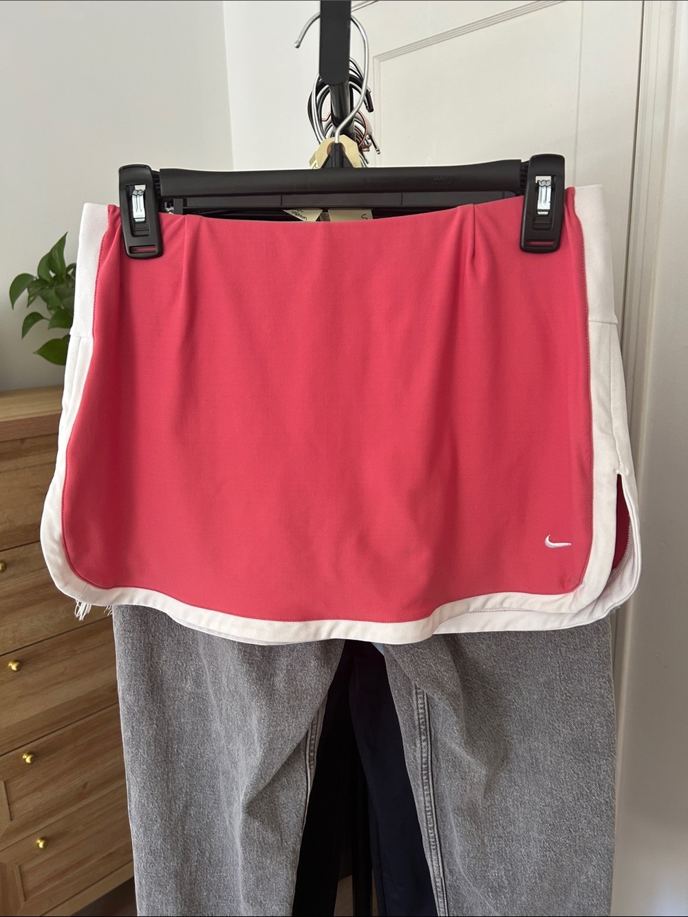 Nike Skort. Size small. 3” inseam on shorts. Embroidered logo. Clean.